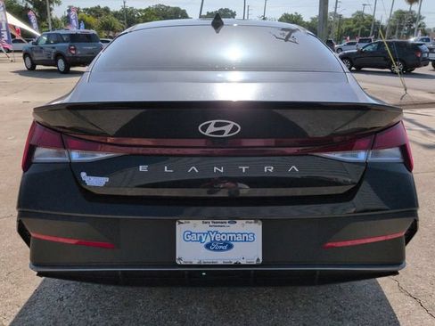 Used 2025 Hyundai Elantra Sport FWD image 5