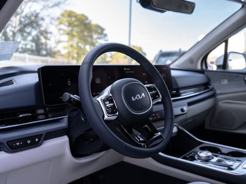 New 2026 Kia Carnival EX image 26