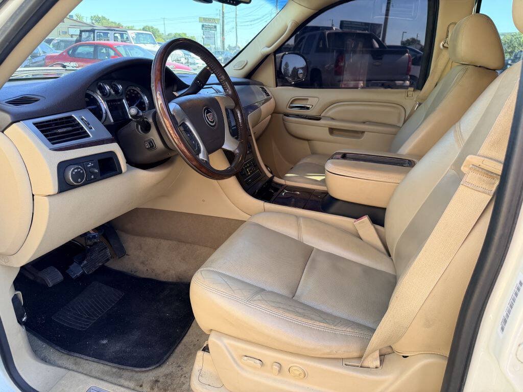 Used 2014 Cadillac Escalade Luxury RWD image 12