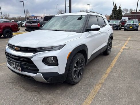 Used 2022 Chevrolet TrailBlazer LT w/ Convenience Package FWD image 3