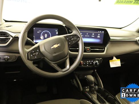 Used 2025 Chevrolet TrailBlazer LT AWD/4WD image 16