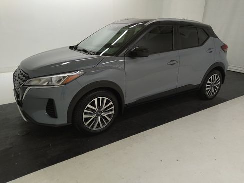 Used 2023 Nissan Kicks SV FWD image 2