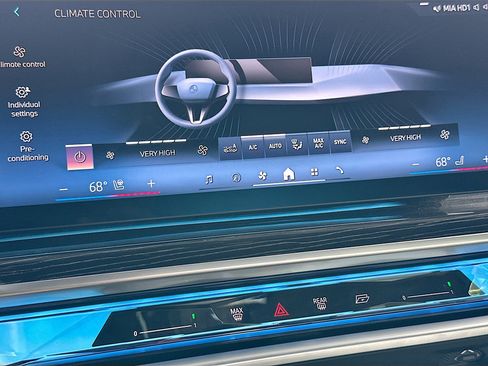 Certified 2023 BMW 740i 740i w/ Parking Assistance Package image 16