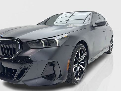 Used 2026 BMW 530i w/ M Sport Package image 3