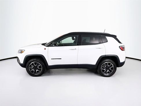 Used 2024 Jeep Compass Trailhawk w/ Trailhawk Convenience Group AWD/4WD image 4