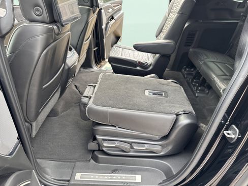 Used 2022 Cadillac Escalade ESV Premium Luxury Platinum w/ Heavy-Duty Trailer Package image 26