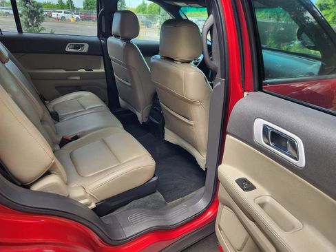 Used 2014 Ford Explorer XLT w/ Equipment Group 202A image 16
