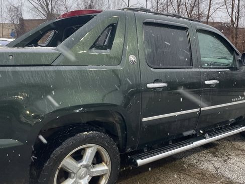 Used 2013 Chevrolet Avalanche LTZ image 34
