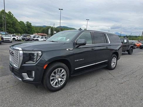Used 2022 GMC Yukon XL Denali w/ Max Trailering Package AWD/4WD image 8