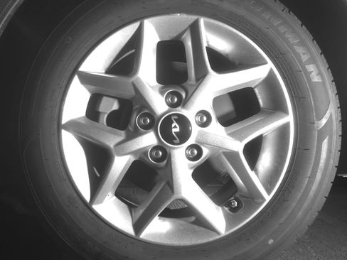 Used 2025 Kia Soul LX w/ LX Technology Package FWD image 12