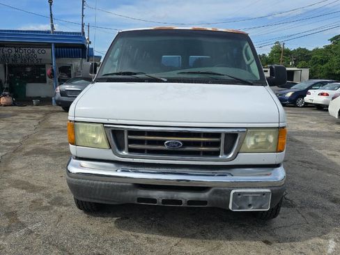 Used 2005 Ford E-350 and Econoline 350 Chateau RWD image 4
