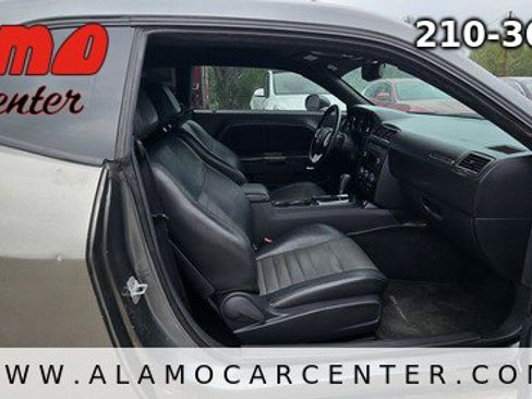 Used 2012 Dodge Challenger SXT RWD image 13