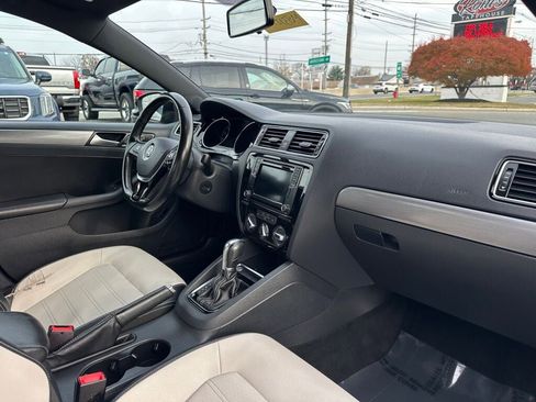 Used 2017 Volkswagen Jetta Sport w/ Jetta Sport Lighting Package image 28