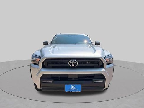 Used 2025 Toyota 4Runner SR5 AWD/4WD image 10