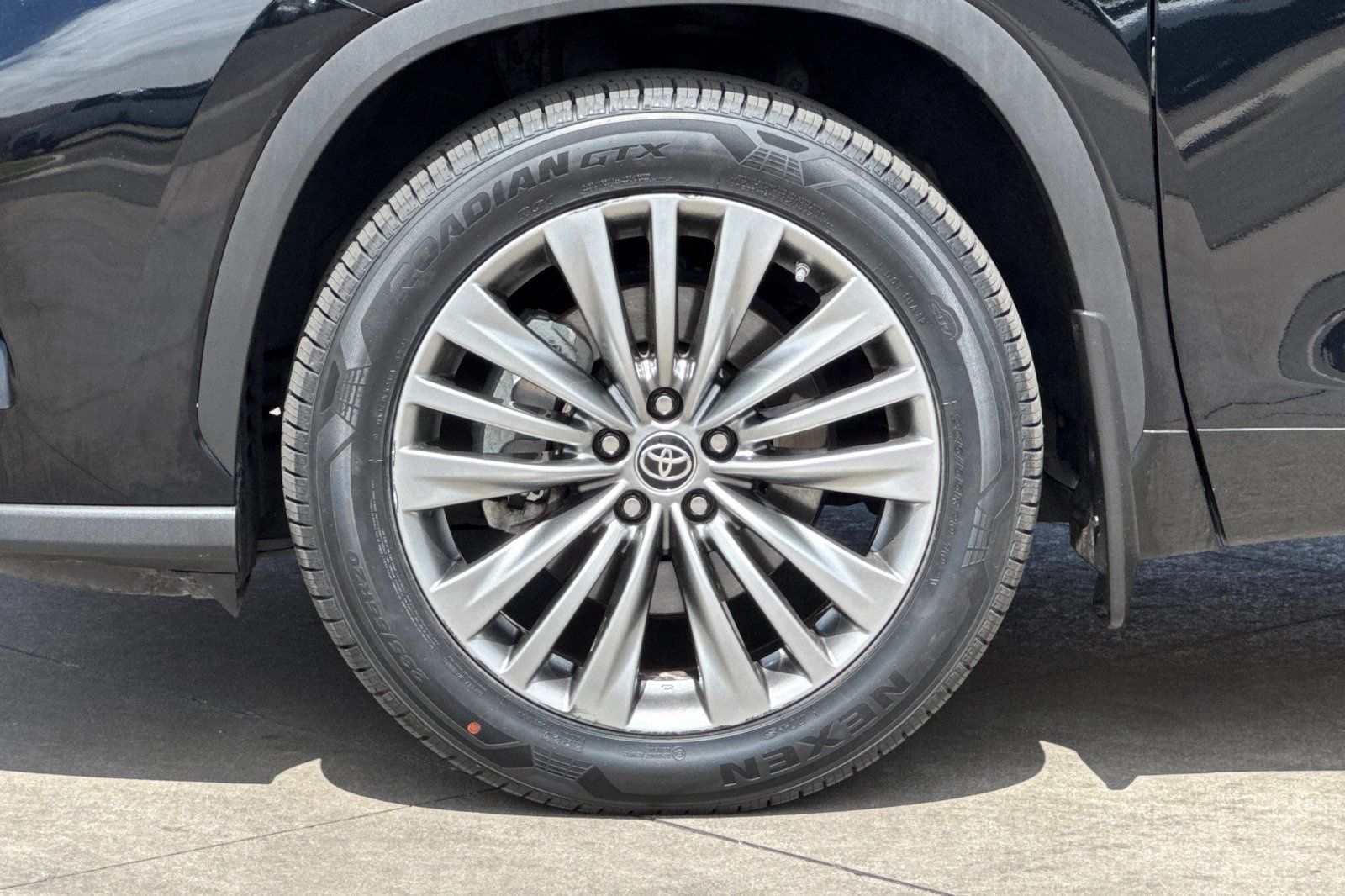 Used 2021 Toyota Highlander Platinum FWD image 28