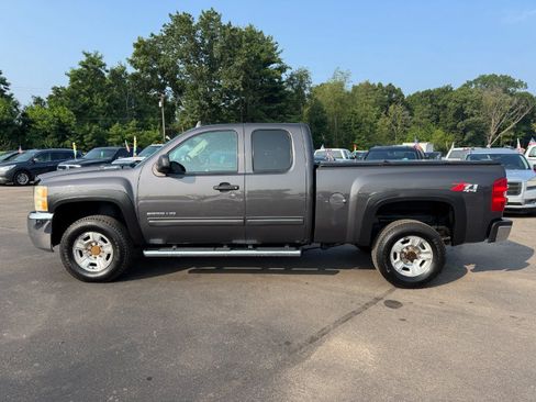 Used 2010 Chevrolet Silverado 2500 LT AWD/4WD image 2