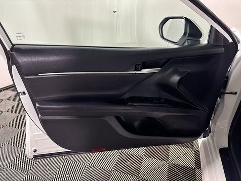 Used 2023 Toyota Camry SE image 10