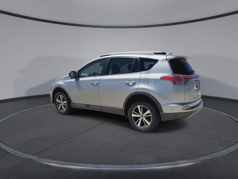 Used 2018 Toyota RAV4 XLE image 6