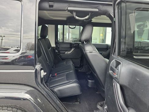 Used 2018 Jeep Wrangler Unlimited Sahara image 12
