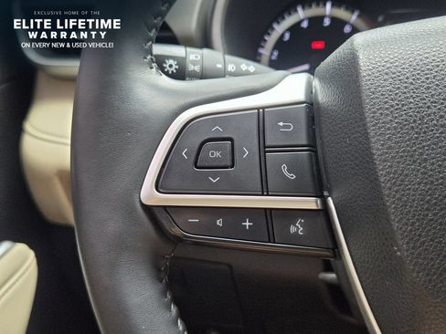 Used 2023 Toyota Highlander XLE AWD/4WD image 28