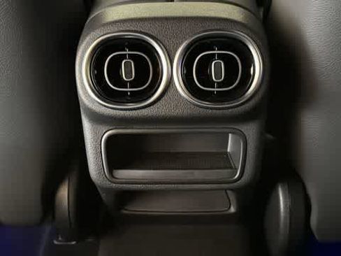 Used 2025 Mercedes-Benz GLC 300 4MATIC image 24