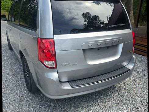 Used 2019 Dodge Grand Caravan SE FWD image 12