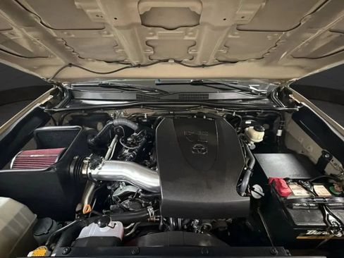 Used 2017 Toyota Tacoma Limited w/ Tow Package RWD image 23