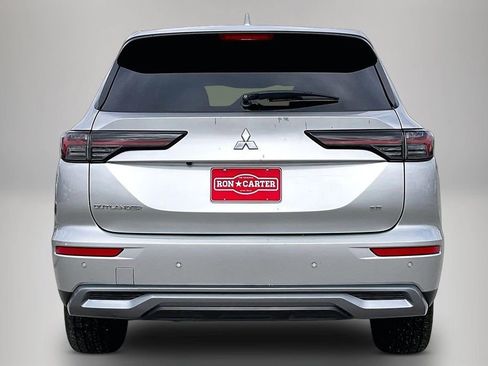 Used 2025 Mitsubishi Outlander SE FWD image 6