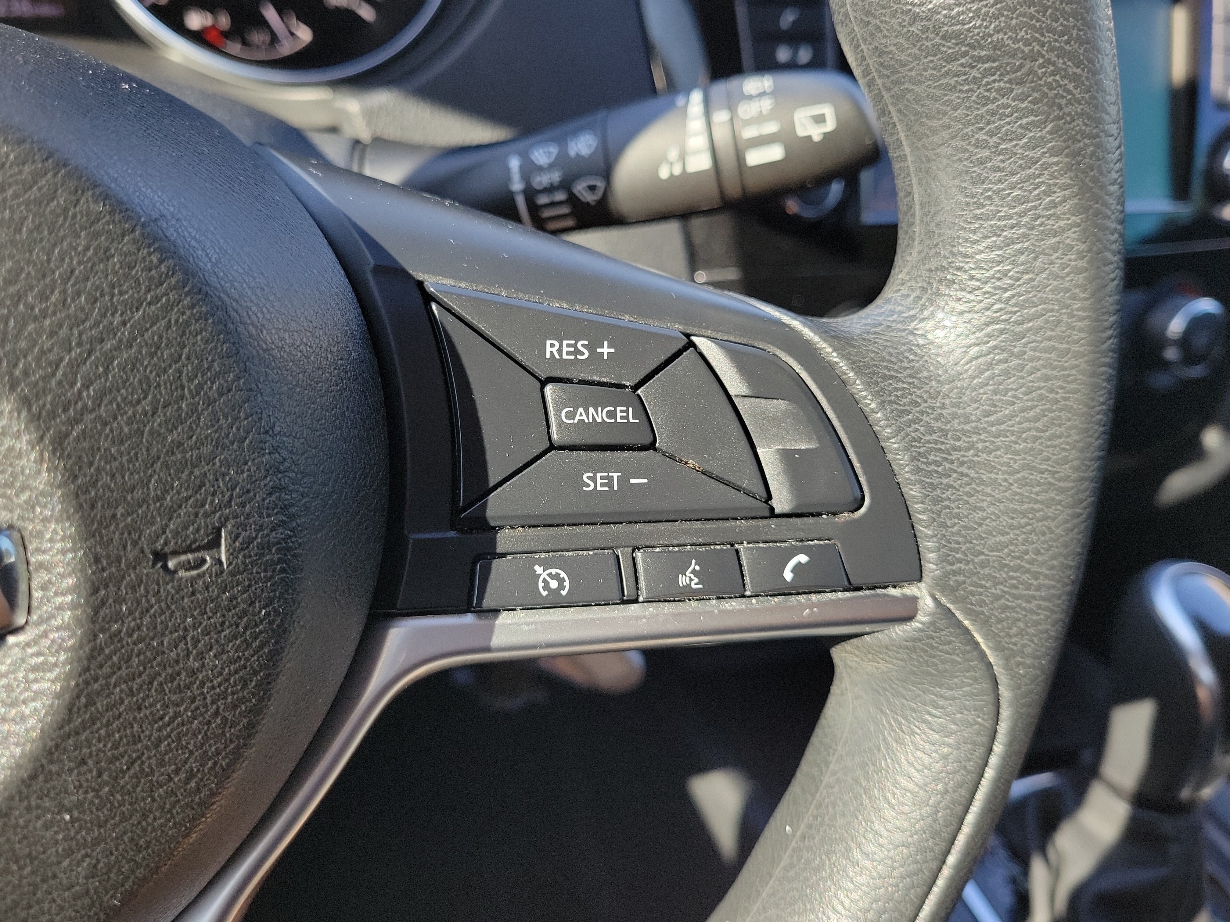 Used 2020 Nissan Rogue S FWD image 24