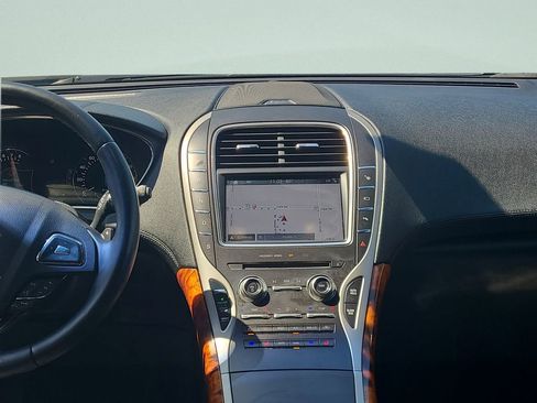 Used 2016 Lincoln MKX Reserve w/ Technology Package AWD/4WD image 18
