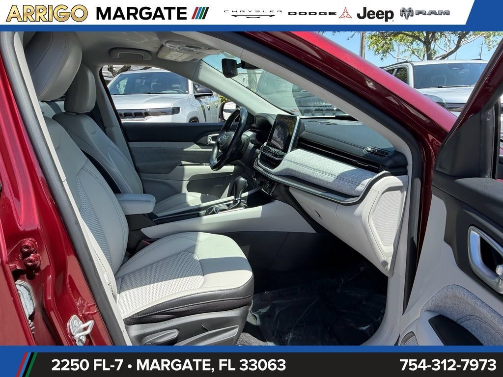 Used 2022 Jeep Compass Latitude w/ Convenience Group FWD image 16