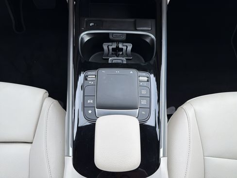 Certified 2022 Mercedes-Benz GLB 250 4MATIC image 23