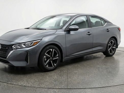 Used 2025 Nissan Sentra SV image 3