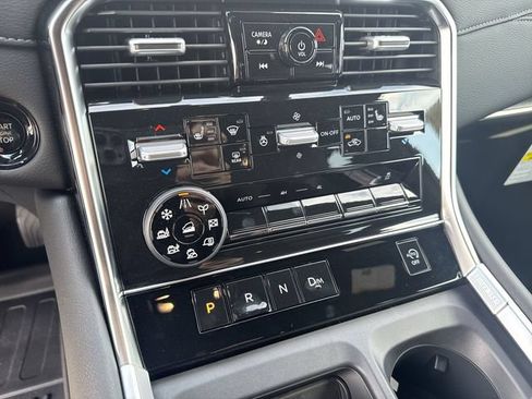 Used 2025 Nissan Armada SL AWD/4WD image 25
