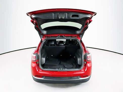 Used 2025 Jeep Compass Limited image 27