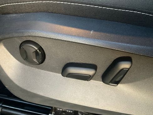 Used 2024 Volkswagen Taos SE image 14