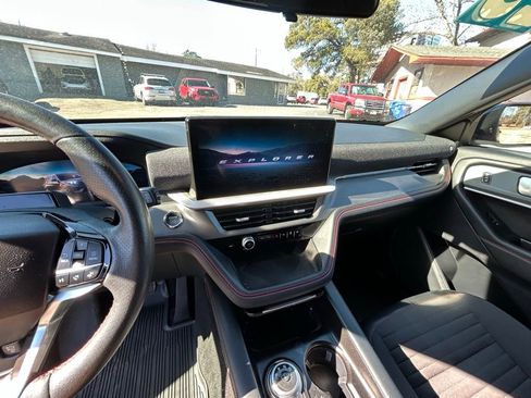 Used 2025 Ford Explorer ST-Line image 31
