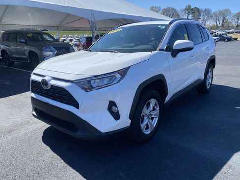 Used 2021 Toyota RAV4 XLE w/ Convenience Package FWD image 3