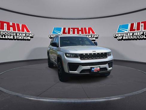 New 2026 Jeep Grand Cherokee Altitude AWD/4WD image 2