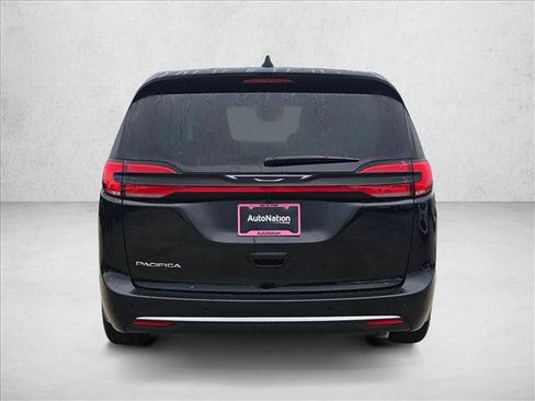 New 2027 Chrysler Pacifica Select FWD image 8