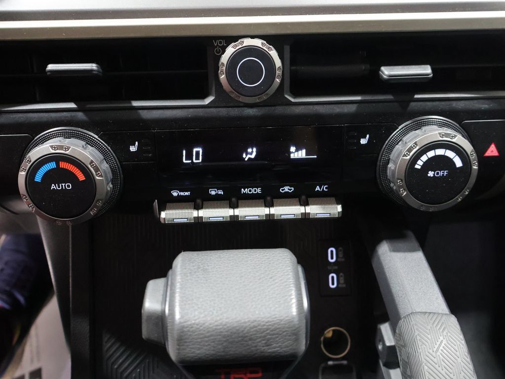 Used 2025 Toyota Tacoma TRD Off-Road AWD/4WD image 30