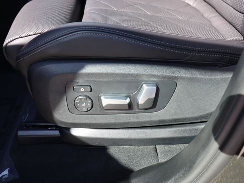 Used 2025 BMW X5 xDrive40i w/ Premium Package image 17