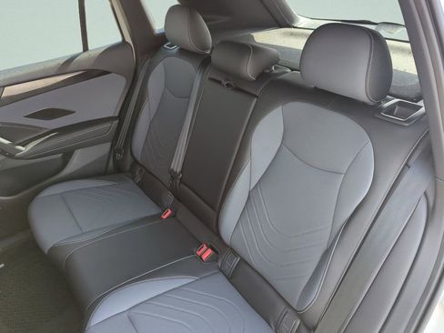 Certified 2025 Volkswagen Tiguan SE R-Line image 29