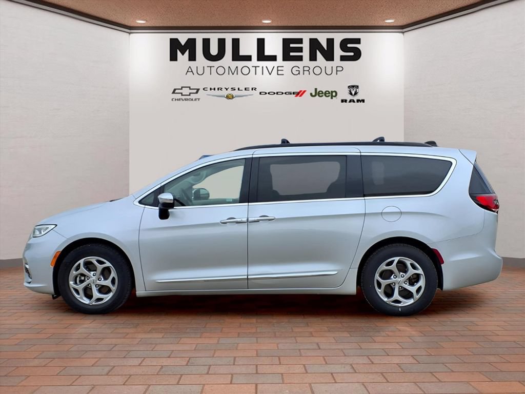 Used 2023 Chrysler Pacifica Limited FWD image 8