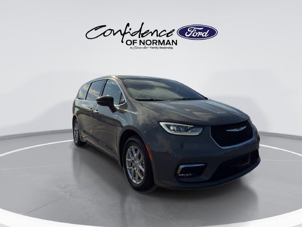 Used 2025 Chrysler Pacifica Select FWD image 12