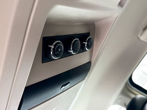 Used 2014 Chrysler Town & Country Touring FWD image 24