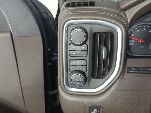 Used 2019 Chevrolet Silverado 1500 LTZ w/ LTZ Premium Package AWD/4WD image 19