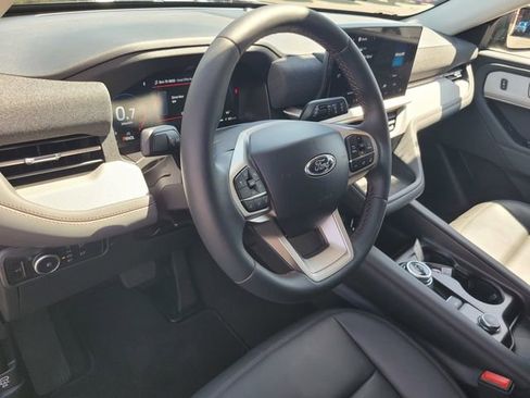 Used 2026 Ford Explorer Active w/ Active Comfort Package image 9