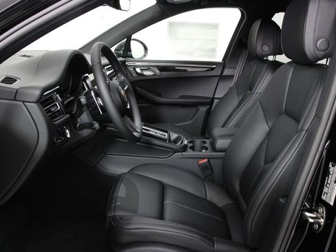 New 2026 Porsche Macan image 5