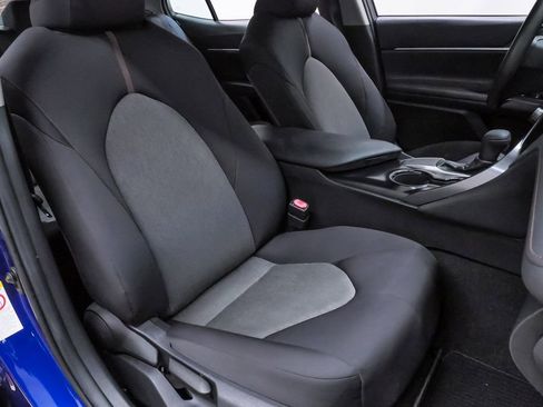 Used 2018 Toyota Camry LE image 14